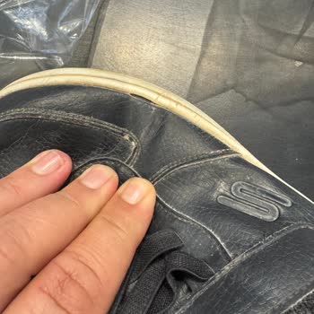 İskenderun AVM Skechers Ayakkabısında Taban Açılması Ve Işık Arızası Nedeniyle Değişim Talebi