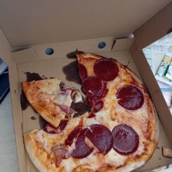 İnce Ve Çiğ Pizza İçin Ücret İadesi Talebi