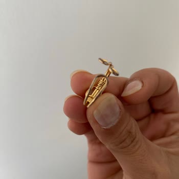 Kristal Kadinlar Pembe Kuvars Yüzük Renk Attı ve Karardı