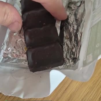 Nestle Damak Çikolata İçinden Çıkan Saç