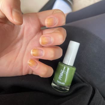 Beaulis Leafy Green 775 Ojesi Tırnaklarda Kalıcı Sarma Ve Renk Bozulması