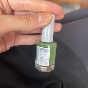 Beaulis Leafy Green 775 Ojesi Tırnaklarda Kalıcı Sarma Ve Renk Bozulması