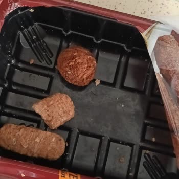 Namet Parmak Köfte Ürününün Şekilsiz Ve Sert Parçaları