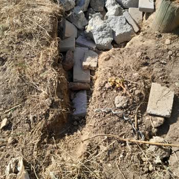 Aydem'in Bahçedeki Çalışması Sonrası Açılan Çukurlar Ve Yetersiz Kablo Derinliği