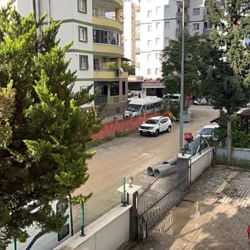 Sokakta Bırakılan Beton Borular Güvenlik Ve Görüntü Kirliliği Oluşturuyor