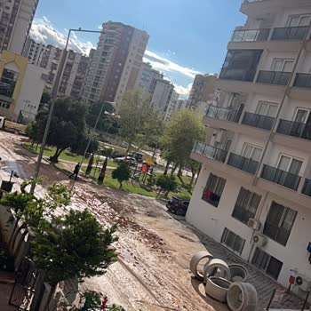 Sokakta Bırakılan Beton Borular Güvenlik Ve Görüntü Kirliliği Oluşturuyor