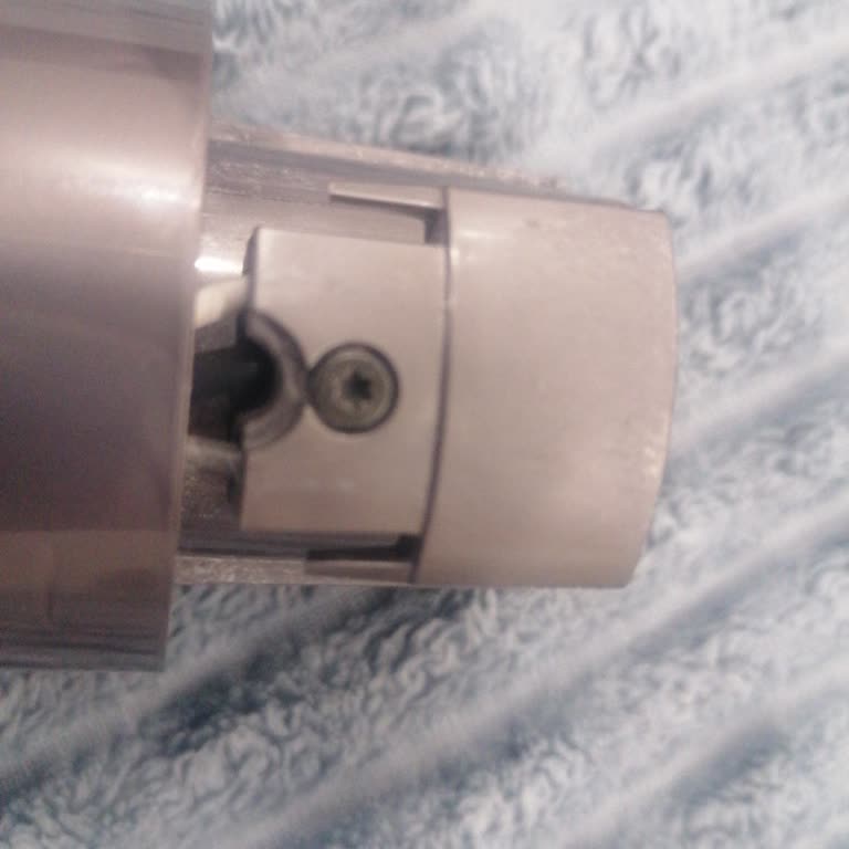 Dyson V15 Submarine Süpürgede Soket Sorunu Ve Tekrarlayan Uyarıların Garanti Reddi