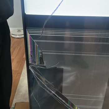 Kırık Ekranlı 75 İnç LG TV Teslimatı Ve Kurulumu Sonrası Süreçte Uzayan Değişim Talebi