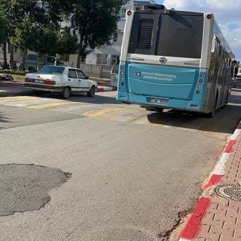 Kapıyı Kapatan Ve Agresif Sürüş Yapan Sürücü Engelli Ve Yaşlı Yolcuları Tehlikeye Attı