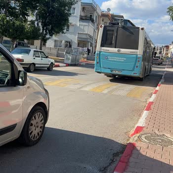 Kapıyı Kapatan Ve Agresif Sürüş Yapan Sürücü Engelli Ve Yaşlı Yolcuları Tehlikeye Attı