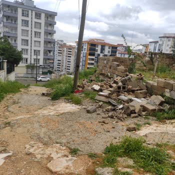 İstinat Duvarı Çöküşü Ve Muhtarın İlgisizliği Nedeniyle Acil Yardım Talebi