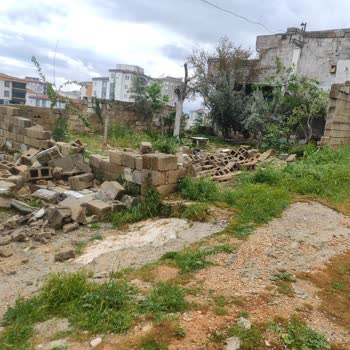 İstinat Duvarı Çöküşü Ve Muhtarın İlgisizliği Nedeniyle Acil Yardım Talebi