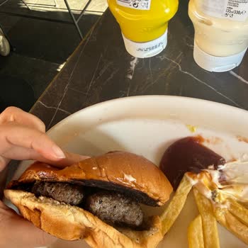 Polat Piyalepaşa Şubesinde Hijyen Ve Burger Kalitesi Sorunu