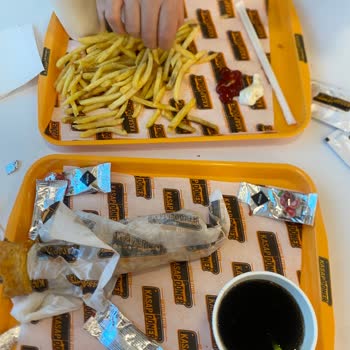 Olivium Şubesinde Taze Olmayan Lavaş Ve Sabahtan Kalan Patates