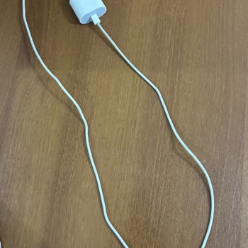 Ücretsiz Değişim Talebi: Üretim Hatası Olan İPhone 15 Şarj Kablomun Garanti Reddine Karşı Şikayet