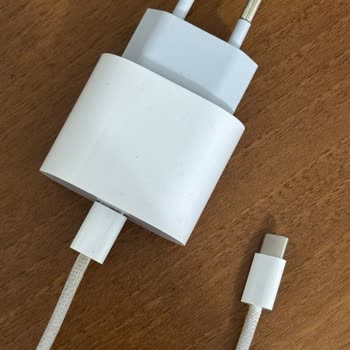 Ücretsiz Değişim Talebi: Üretim Hatası Olan İPhone 15 Şarj Kablomun Garanti Reddine Karşı Şikayet