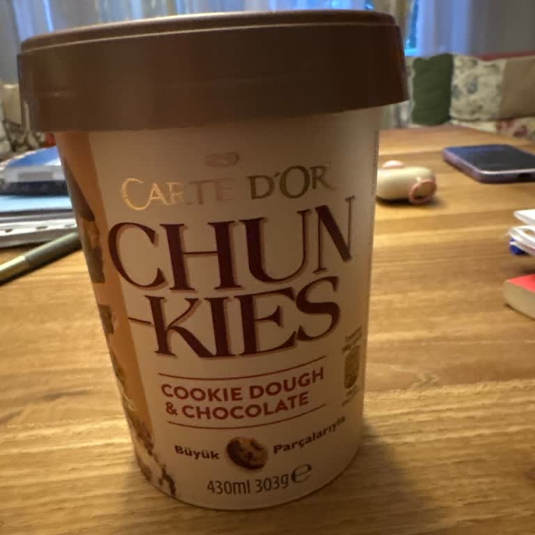 Ambalajda Cookie Dough Varken Dondurmada Sadece Çikolata Parçaları