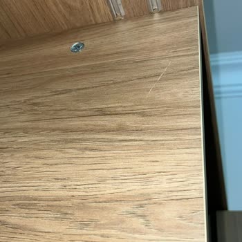 Eğik Baza Ve Kırık, Çekmeceleri Eksik Gardırop Teslimatı