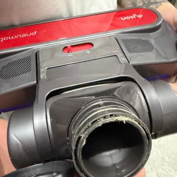 Evkur'dan Alınan Dyson Süpürge Parçasının Yapıştırılmış Olarak Kırılması Ve Garanti Reddi