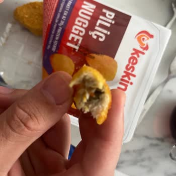 Keskinoğlu Marketten Satın Alınan Nugget Ürününün İçinden Tavuk Dışkısına Benzer Yabancı Madde Çıktı