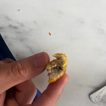 Keskinoğlu Marketten Satın Alınan Nugget Ürününün İçinden Tavuk Dışkısına Benzer Yabancı Madde Çıktı