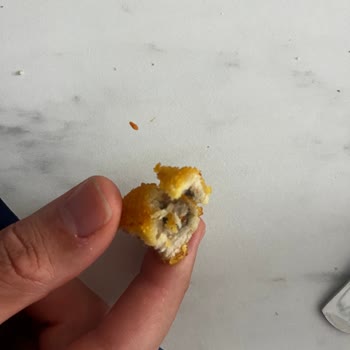 Keskinoğlu Marketten Satın Alınan Nugget Ürününün İçinden Tavuk Dışkısına Benzer Yabancı Madde Çıktı