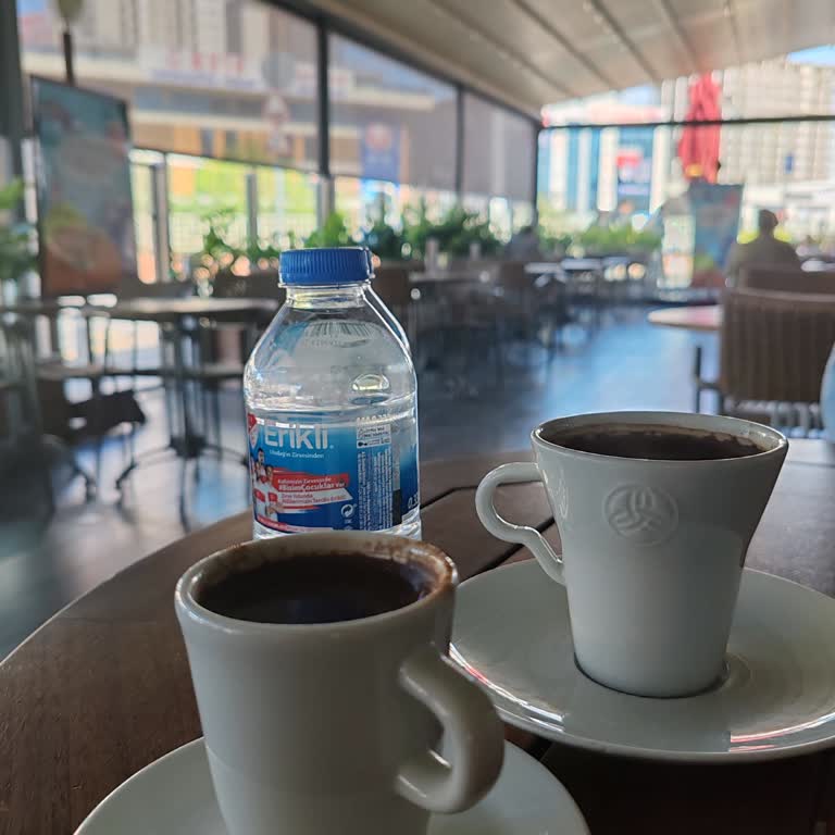 Kahve Dünyası’nda Çikolata Olmadığı Söylenirken Çekmecede Görünür Şekilde Mevcut Olması