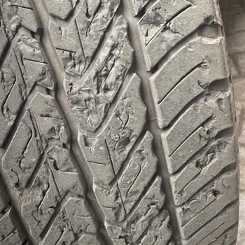 Mercedes-Benz Vito’da Fabrika Çıktı Dunlop Lastiklerinin Parçalanması Ve Garanti Reddi