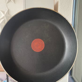Tefal Titanium Tava Kısa Sürede Renk Değiştirdi, BİM İadeyi Reddetti