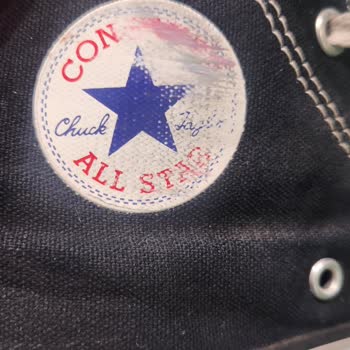 Converse Çocuk Ayakkabısının Logosu Hızla Silindi, Mağaza Kullanıcı Hatası Dedi