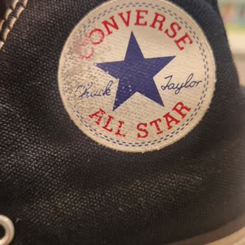 Converse Çocuk Ayakkabısının Logosu Hızla Silindi, Mağaza Kullanıcı Hatası Dedi