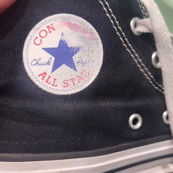 Converse Çocuk Ayakkabısının Logosu Hızla Silindi, Mağaza Kullanıcı Hatası Dedi