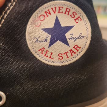 Converse Çocuk Ayakkabısının Logosu Hızla Silindi, Mağaza Kullanıcı Hatası Dedi