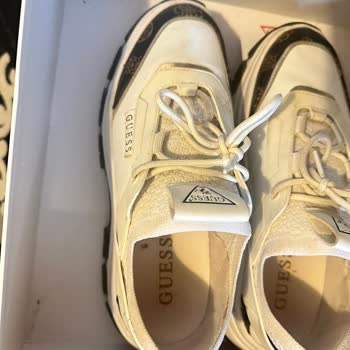 Guess Ayakkabısı 6 Ayda Çatladı Ve Şirket İadeyi Reddetti