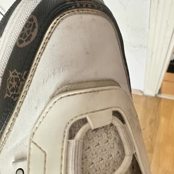 Guess Ayakkabısı 6 Ayda Çatladı Ve Şirket İadeyi Reddetti
