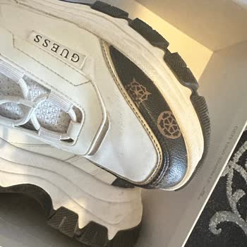 Guess Ayakkabısı 6 Ayda Çatladı Ve Şirket İadeyi Reddetti