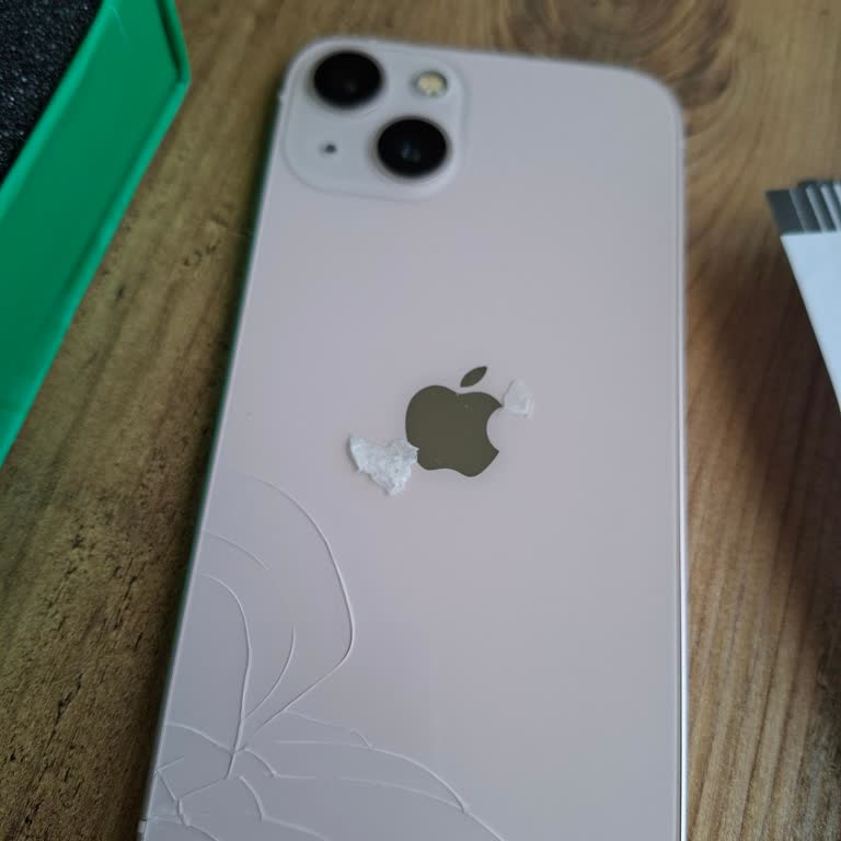 Kırık İPhone 13 Ve Geciken İade Değerlendirmesi İçin Açıklama Talebi