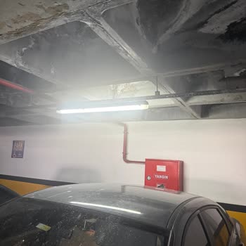 Kapalı Otopark Tavan Sızıntısı Ve Kireç Lekesi Nedeniyle Araçta Oluşan Hasar
