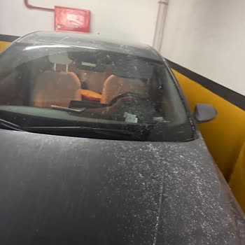 Kapalı Otopark Tavan Sızıntısı Ve Kireç Lekesi Nedeniyle Araçta Oluşan Hasar