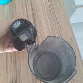 Bosch Süpürge Çöp Haznesi Parçası Kırıldı, Garantiden Ücretsiz Değişim İstiyorum