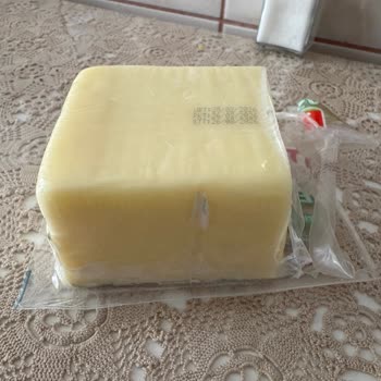 File Market Göktürk Şubesinde Kaşar Peynirinin Erken Küflenmesi