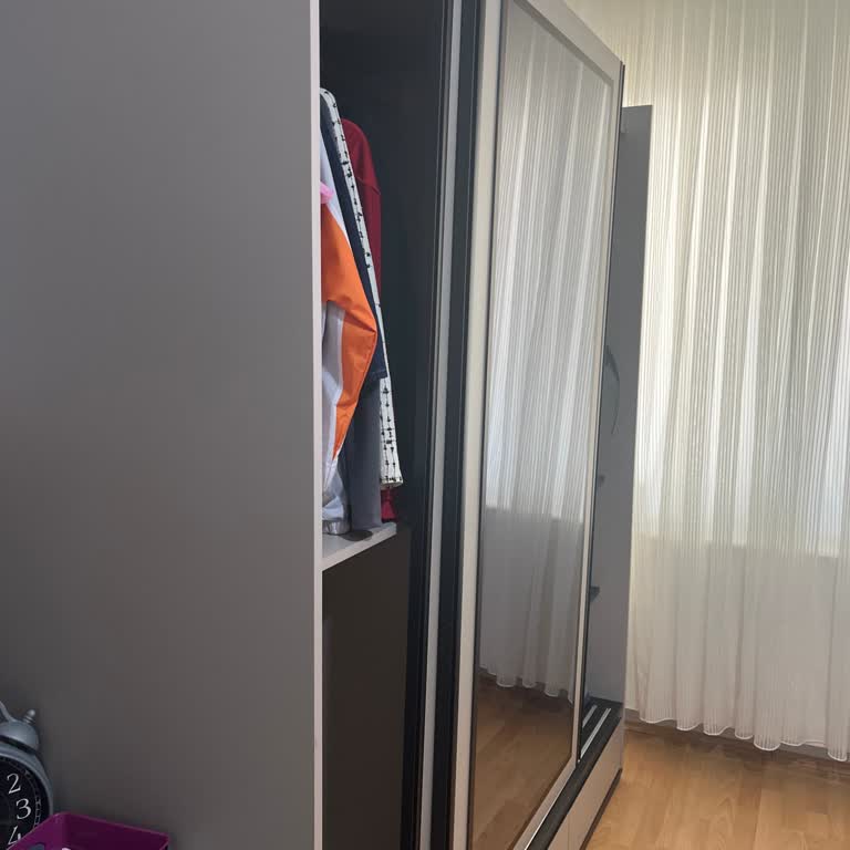 Kırık Gardırop İçin Mağaza İletişimsizliği Ve Çözüm Talebi