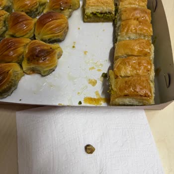 Liva Pastanesi’nden Baklavadaki Taş Parçası Gıda Güvenliği İhlali