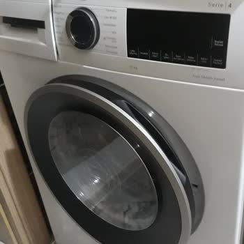 Bosch Seri 4 Çamaşır Makinesinde Aşırı Titreşim Ve Duvar Hasarı