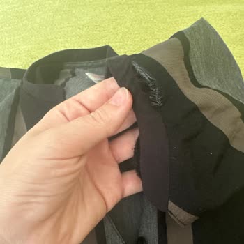 Suwen'in Koyu Gri Pijama Takımının Dikişleri İki Ayda Çöktü Kalite Hatası