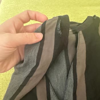 Suwen'in Koyu Gri Pijama Takımının Dikişleri İki Ayda Çöktü Kalite Hatası