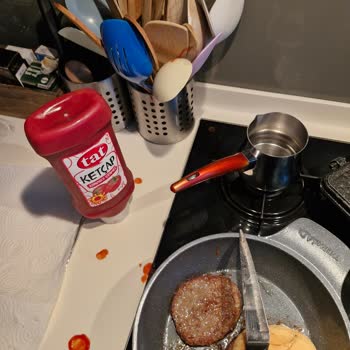 Tat Ketchup Şişesinden Gelen Sıçrama Ve Temizlik Sorunu