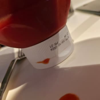 Tat Ketchup Şişesinden Gelen Sıçrama Ve Temizlik Sorunu
