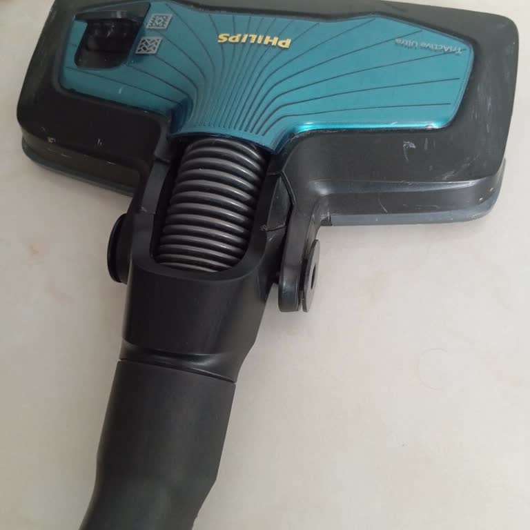 Philips Süpürge Uç Tekerleği Üç Kez Kırıldı Ve Maliyet Yükü Artıyor