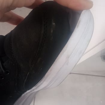 Üretim Kusurlu Spor Ayakkabı İçin Ücretsiz Değişim Talebi